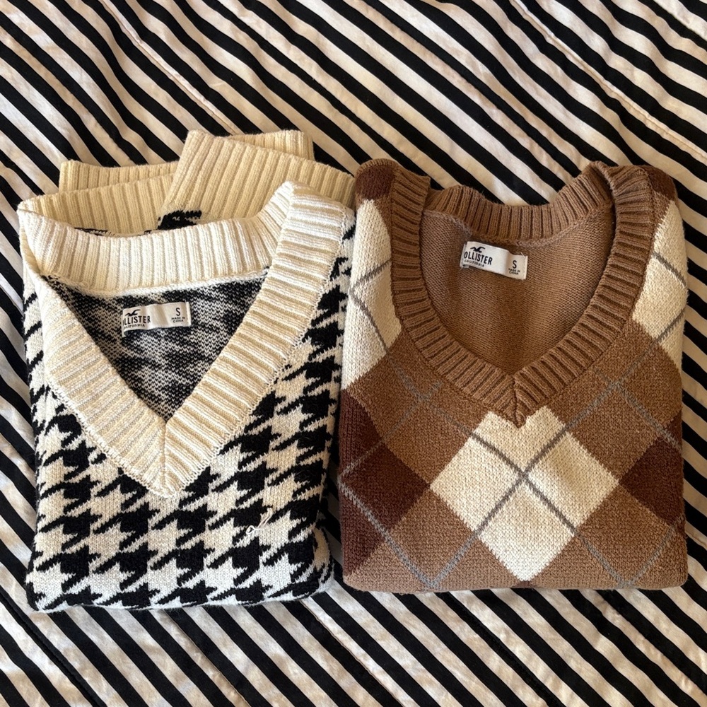 Lot of 2 Hollister V-Neck vests - Brown Argyle / white Houndstooth size S - Picture 1 of 4